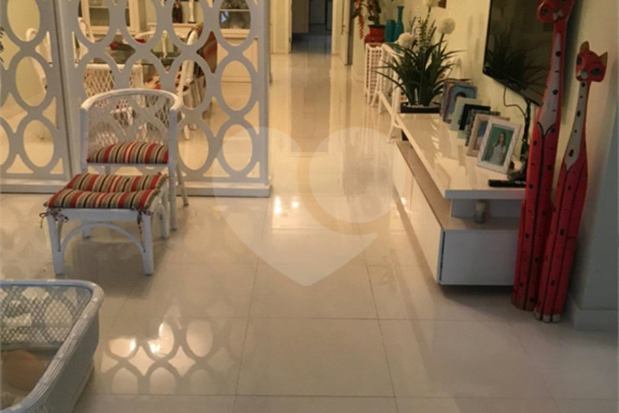 Apartamento à venda com 3 suítes em Enseada, Guarujá, SP