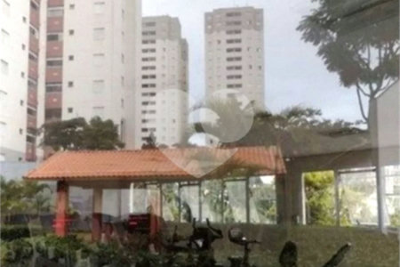 Sobrado à venda com 3 quartos, sendo 1 suíte, em Vila Nivi, São Paulo, SP