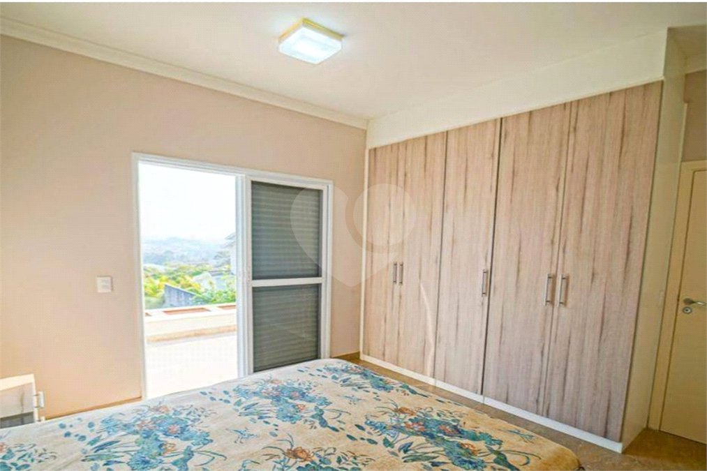 Casa à venda com 4 quartos, sendo 2 suítes, no condomínio Residencial Jardim Primavera, Louveira - SP
