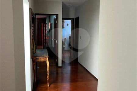 Casa Térrea à venda com 5 quartos, sendo 3 suítes,  em Vila Oliveira, Mogi das Cruzes, SP