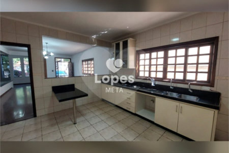Casa à venda com 3 quartos, sendo 1 suíte, no condomínio Eldourado, São José dos Campos - SP