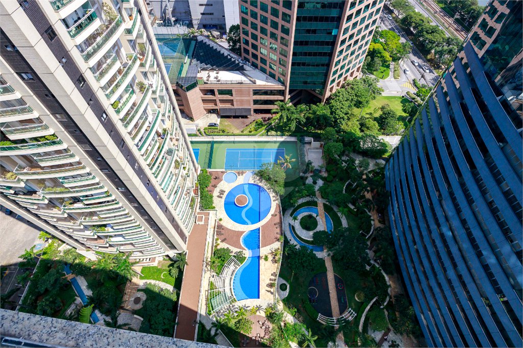 Apartamento à venda com 3 suítes em Cidade Monções, São Paulo, SP