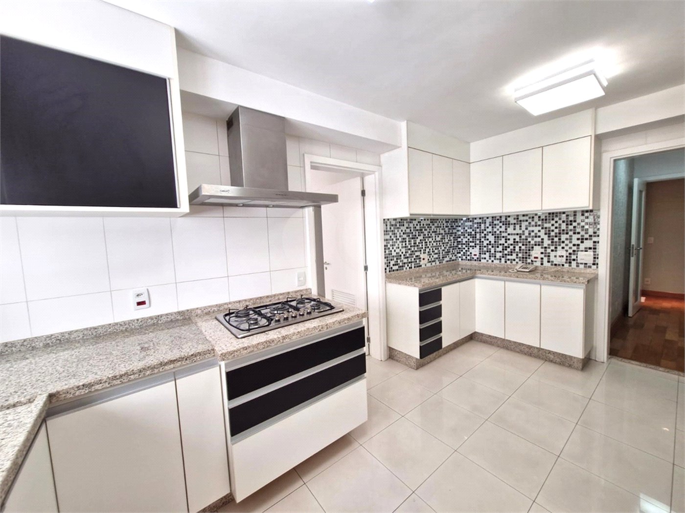 Apartamento à venda ou para alugar com 4 suítes em Alto da Boa Vista, São Paulo, SP