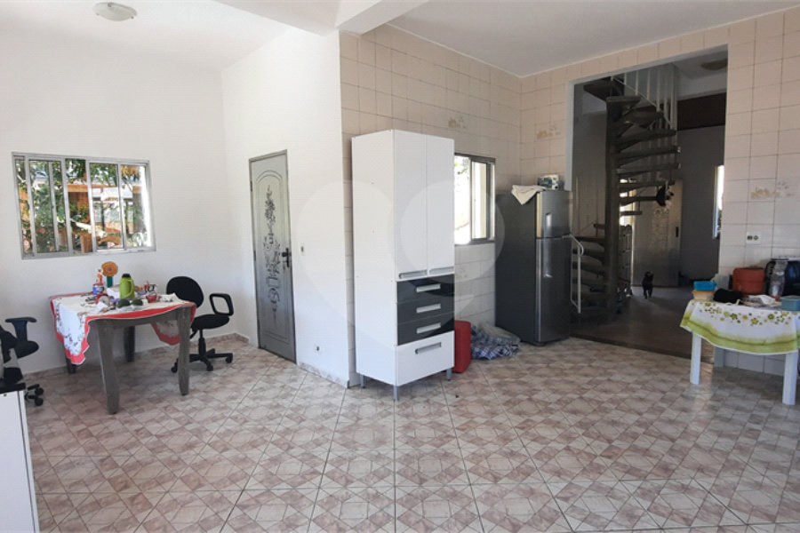 Casa à venda com 3 quartos, sendo 2 suítes, no condomínio Sausalito, Mairiporã - SP