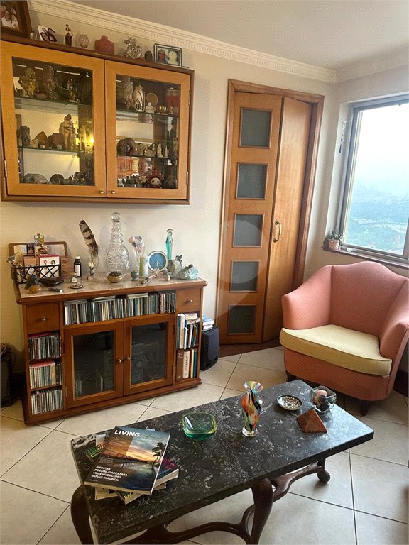 Apartamento à venda com 3 quartos, sendo 1 suíte,  em Vila Santo Estéfano, São Paulo, SP