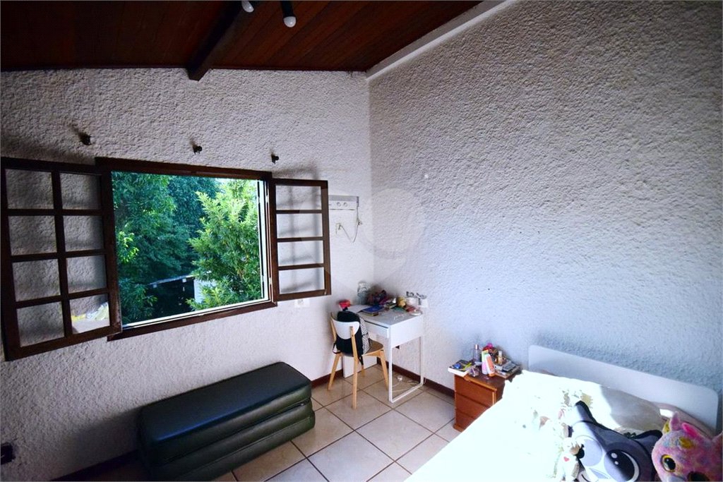 Casa à venda com 5 quartos, sendo 1 suíte, no condomínio Vivendas, Rio de Janeiro - RJ