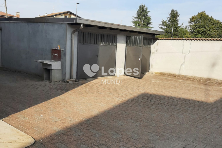 Casa renovada com 4 quartos à venda em Trino, Vercelli – 2 unidades independentes
