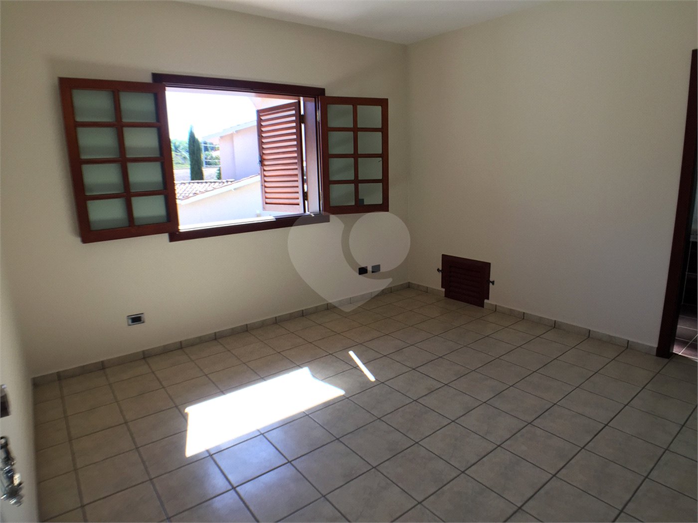 Casa à venda com 4 suítes no condomínio Estância Marambaia, Vinhedo - SP
