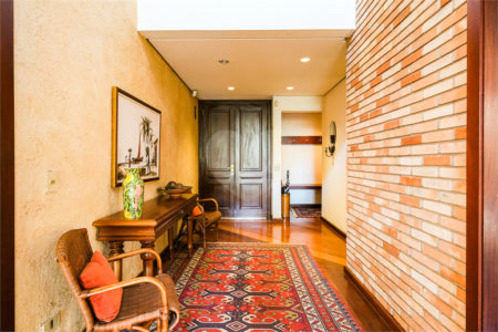 Casa à venda com 4 quartos, sendo 2 suítes, em Jardim Cordeiro, São Paulo, SP