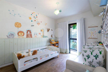Apartamento à venda com 3 quartos, sendo 1 suíte, em Jardim Morumbi, São Paulo, SP