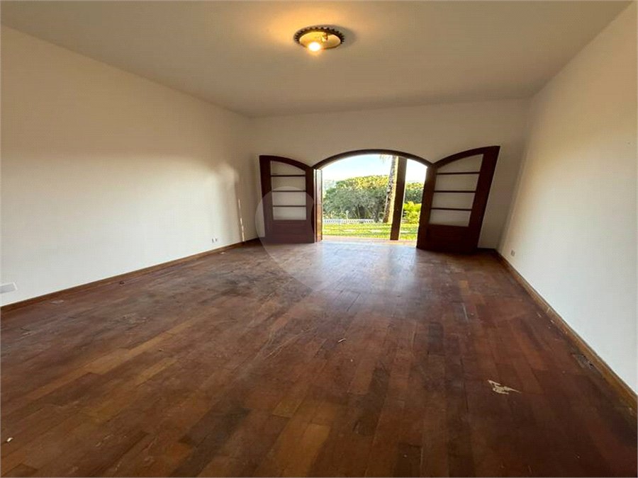 Casa à venda com 6 quartos, sendo 2 suítes, no condomínio Alpes de Mairiporã, Mairiporã - SP