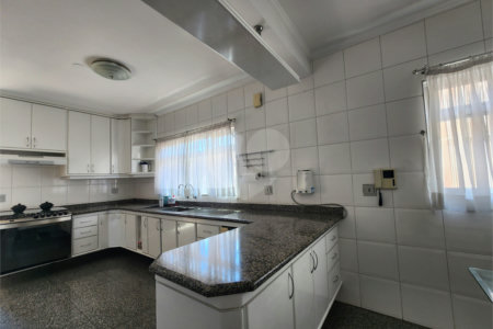 Sobrado à venda com 3 quartos, sendo 1 suíte,  em Vila Constança, São Paulo, SP