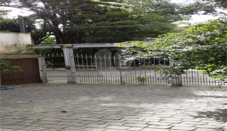 Casa Térrea à venda com 4 quartos, sendo 1 suíte,  em Granja Julieta, São Paulo, SP