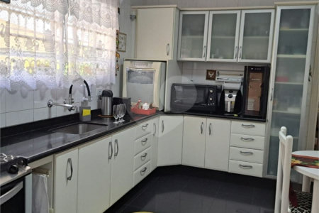 Casa Térrea à venda com 3 quartos, sendo 2 suítes,  em Vila Oliveira, Mogi das Cruzes, SP