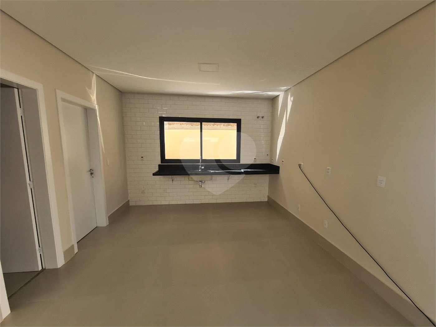 Casa à venda com 3 suítes no condomínio Loteamento Recanto dos Paturis, Vinhedo - SP