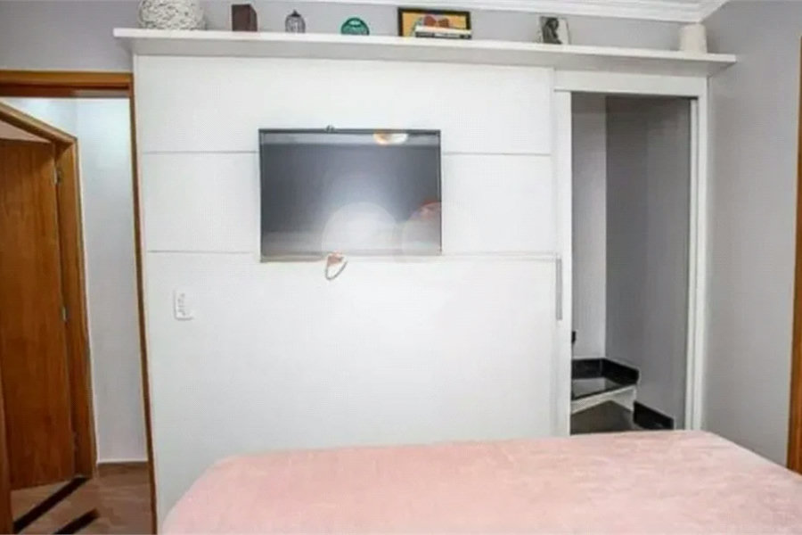 Casa à venda com 3 quartos, sendo 2 suítes, no condomínio Residencial Erika, São Paulo - SP
