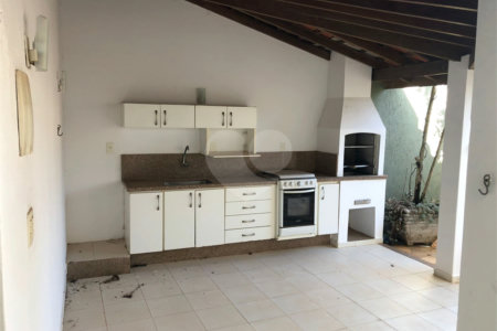 Casa à venda com 4 quartos, sendo 1 suíte,  em Vila Maria, Itapetininga, SP
