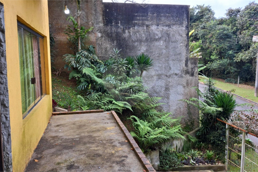 Casa à venda com 3 quartos, sendo 1 suíte, no condomínio Alpes da Cantareira, Mairiporã - SP