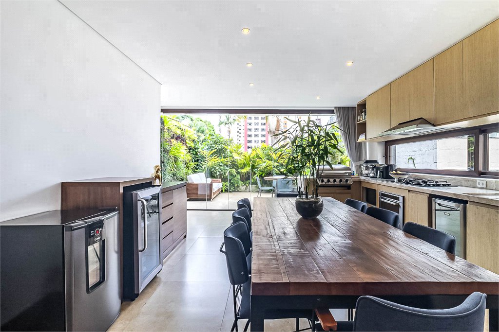 Casa de Vila à venda com 4 quartos, sendo 3 suítes, em Vila Nova Conceição, São Paulo, SP