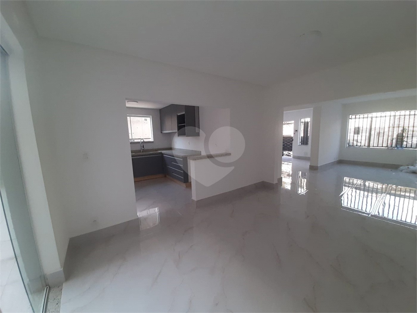 Sobrado à venda com 4 quartos, sendo 3 suítes, em Vila Paulicéia, São Paulo, SP