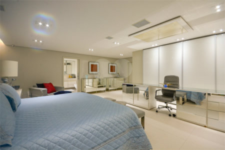 Apartamento à venda com 4 suítes,  em Vila Uberabinha, São Paulo, SP