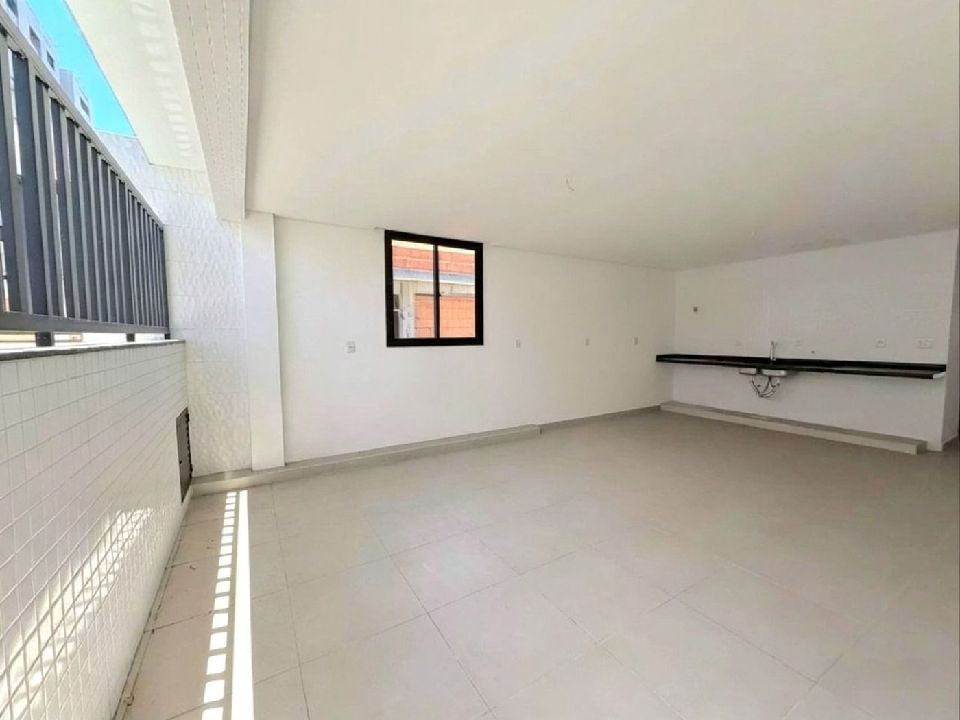 Sobreposta Alta à Venda na Aparecida em Santos | 3 Suítes | Piscina | Salão de Festas | 2 Vagas | 202 m²