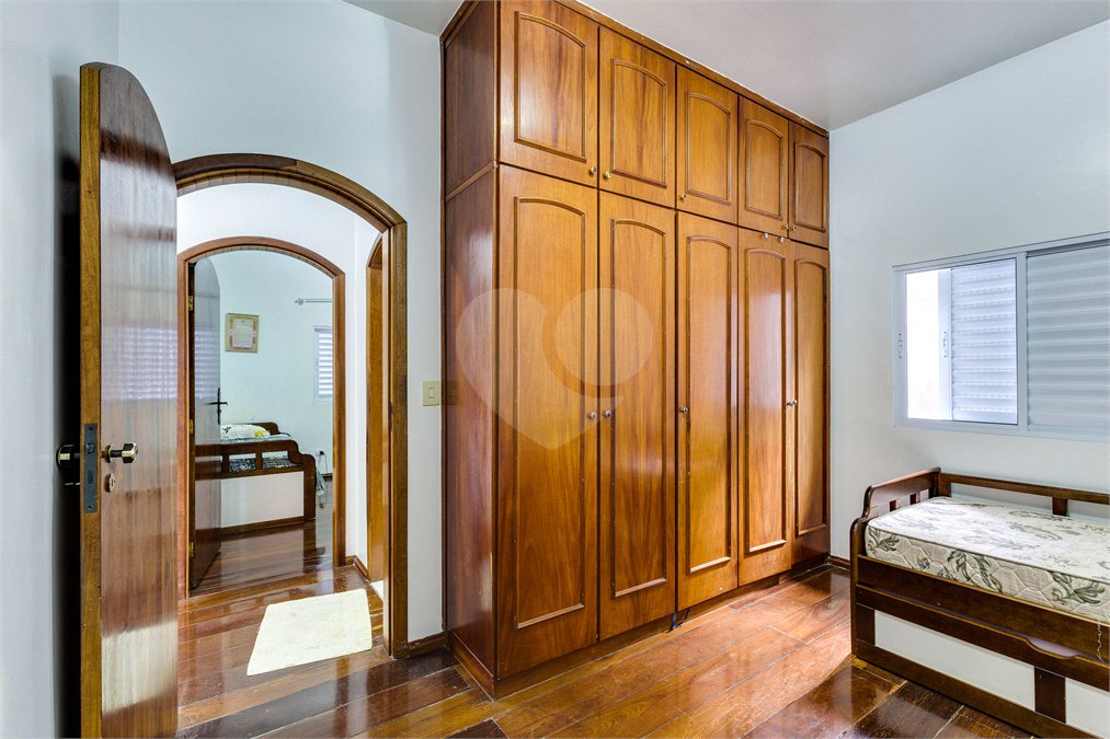 Sobrado à venda com 5 quartos, sendo 2 suítes, em Socorro, São Paulo, SP