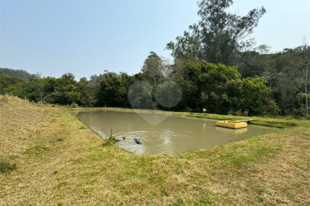 Sítio à venda com 3 quartos, sendo 1 suíte,  em Week-end, Jarinu, SP