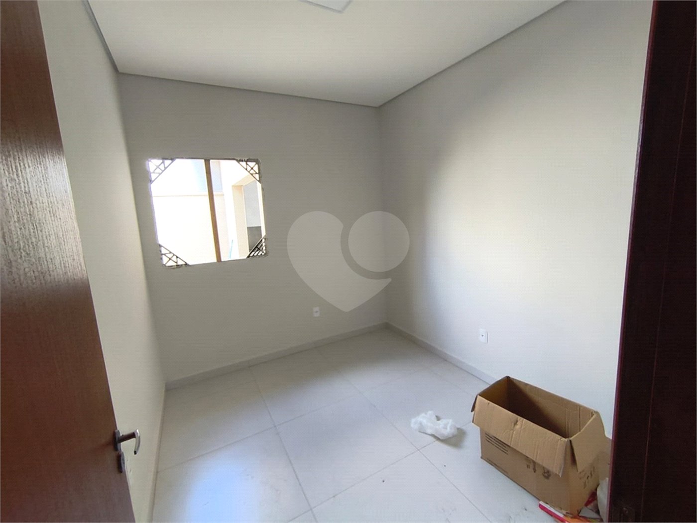 Casa à venda com 3 quartos, sendo 1 suíte, no condomínio Tivolli, Itapetininga - SP