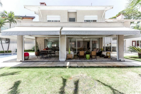 Casa à venda com 5 quartos, sendo 3 suítes, em Jardim Leonor, São Paulo, SP