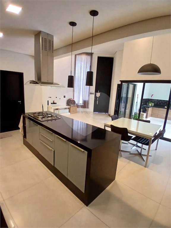 Casa à venda com 3 quartos, sendo 1 suíte, no condomínio Jardim, Sorocaba - SP