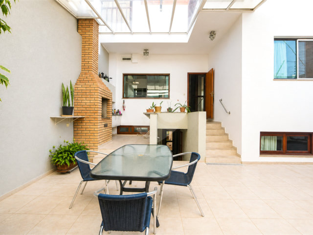 Casa à venda ou para alugar com 4 suítes no condomínio Vila das Emboabas, São Paulo - SP