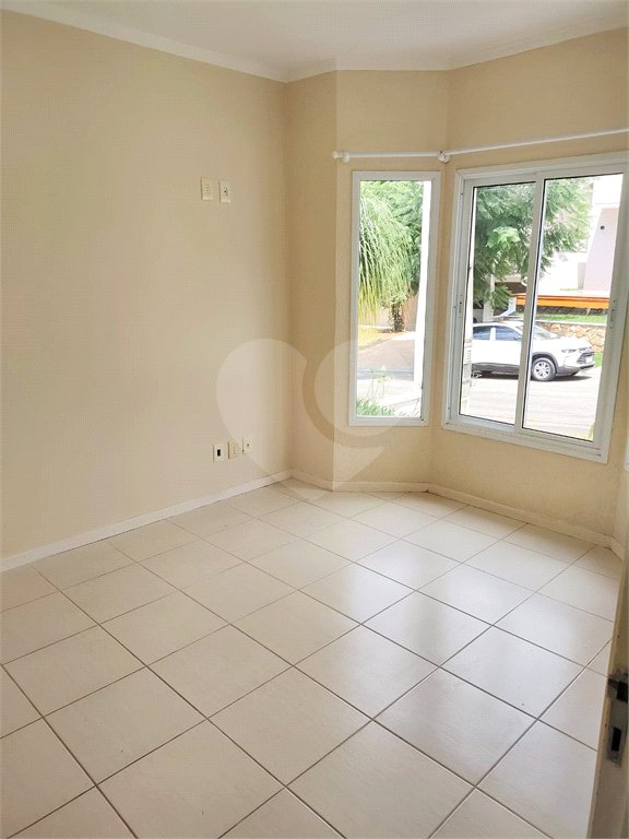 Casa à venda ou para alugar com 3 suítes no condomínio Residencial Jardim das Palmeiras, Vinhedo - SP