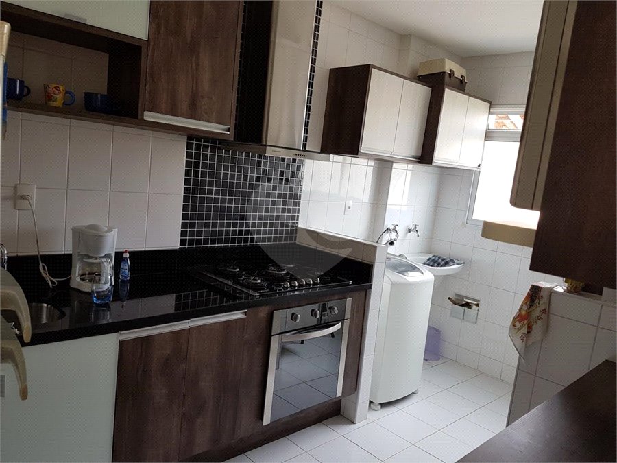 Casa à venda com 3 quartos, sendo 1 suíte, no condomínio Villa das Flores, Mogi das Cruzes - SP