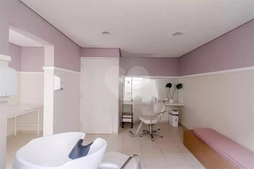 Apartamento com 41m² à venda na Saúde, 1 dormitório, 1 banheiro, 1 vaga, sacada, lazer