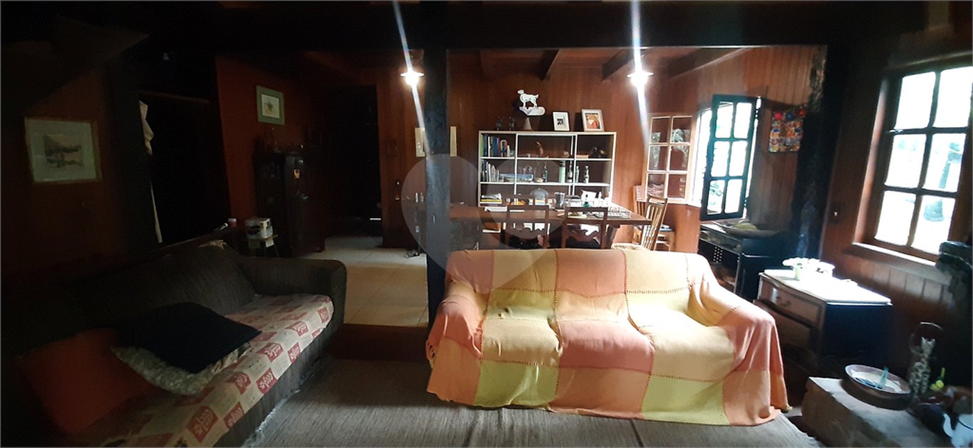 Casa à venda com 4 quartos, sendo 2 suítes, no condomínio Associação Reserva das Hortênsias, Mairiporã - SP