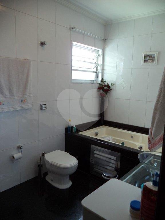Sobrado à venda com 4 quartos, sendo 1 suíte,  em Parque Edu Chaves, São Paulo, SP