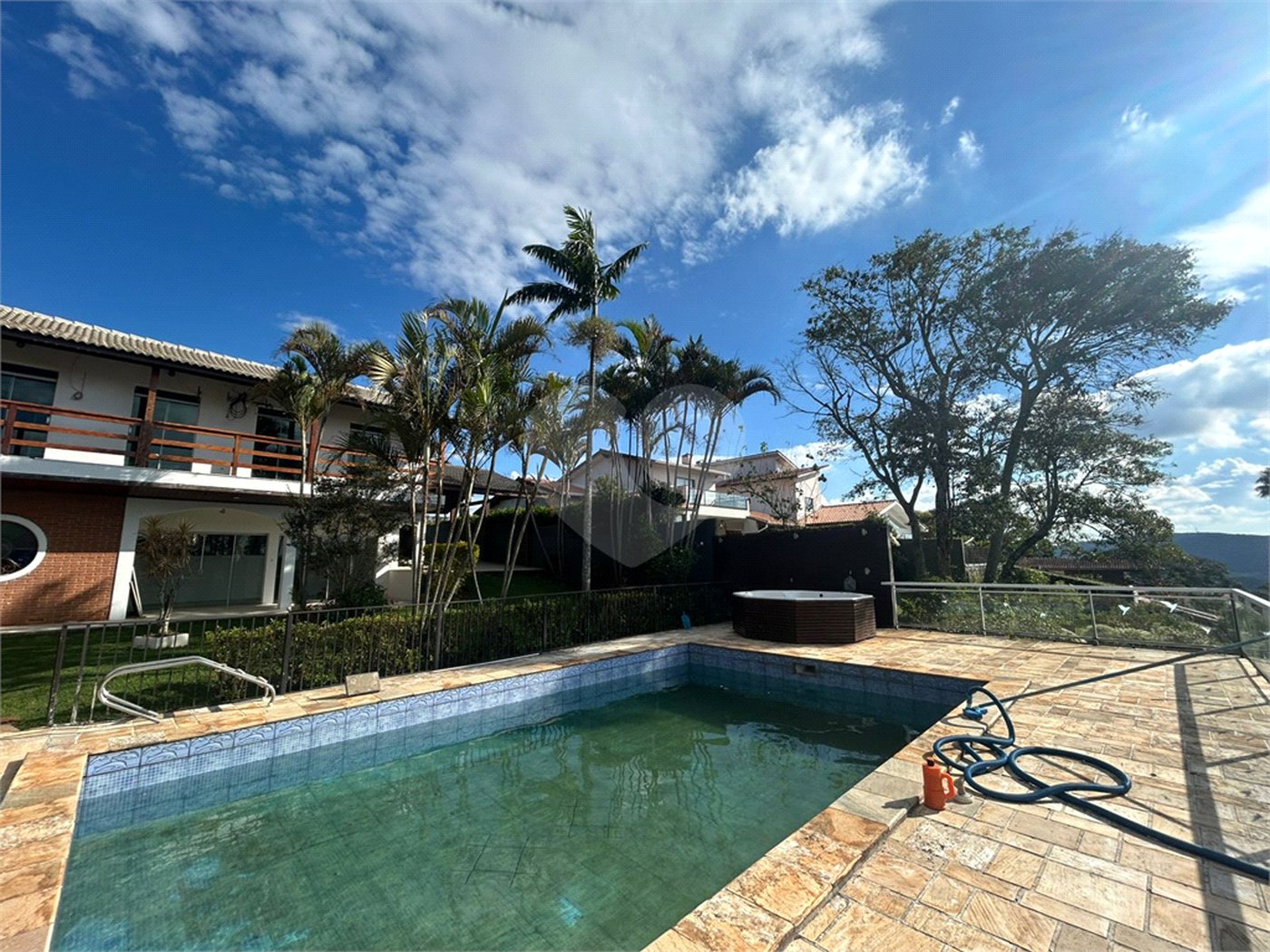 Casa para alugar com 3 suítes no condomínio Alpes da Cantareira, Mairiporã - SP