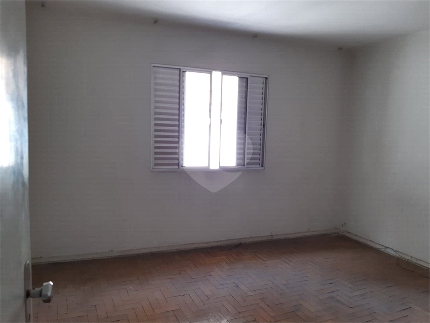 Casa à venda com 3 quartos, sendo 1 suíte, no condomínio Sem Nome, São Paulo - SP