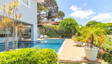 Casa à venda com 7 quartos, sendo 5 suítes, em Morumbi, São Paulo, SP