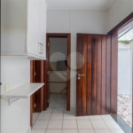 Casa à venda com 4 quartos, sendo 2 suítes,  no condomínio Vila das Flores, São Paulo - SP
