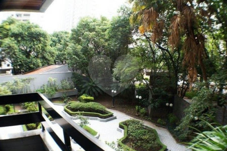 Apartamento à venda ou para alugar com 4 suítes em Moema, São Paulo, SP