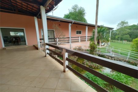 Chácara à venda com 3 quartos, sendo 1 suíte, em Bairro do Machadinho, Angatuba, SP