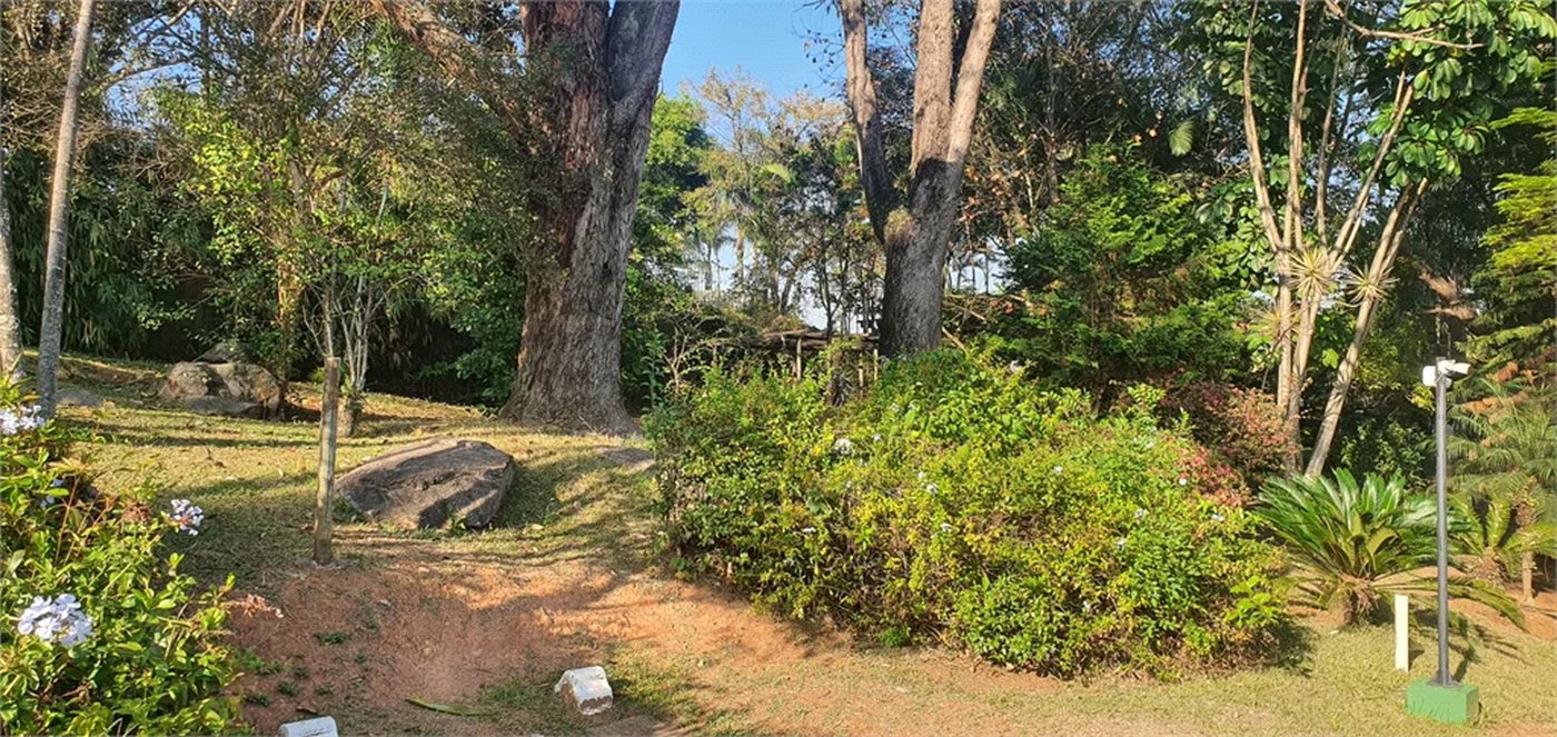 Casa à venda com 4 quartos, sendo 2 suítes, no condomínio Vila Panamericana, São Paulo - SP
