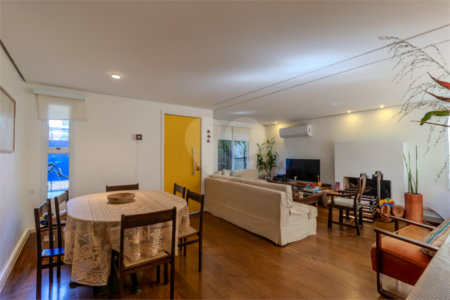 Sobrado à venda com 3 quartos, sendo 1 suíte, em Alto da Boa Vista, São Paulo, SP