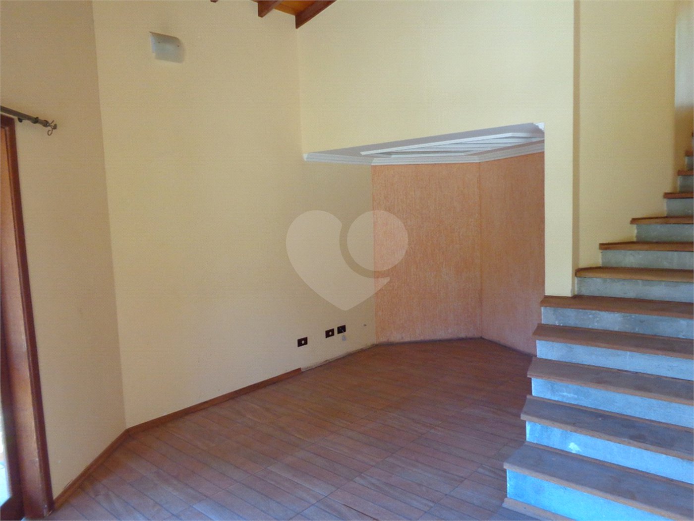 Sobrado à venda com 5 quartos, sendo 1 suíte, em Serra da Cantareira, Mairiporã, SP