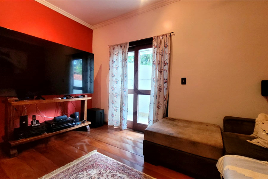 Casa à venda ou para alugar com 4 quartos, sendo 3 suítes, no condomínio Associação Reserva das Hortênsias, Mairiporã - SP