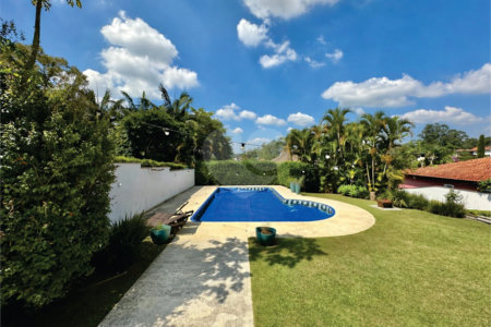 Casa à venda com 4 quartos, sendo 2 suítes,  no condomínio Granja Vianna II, Cotia - SP