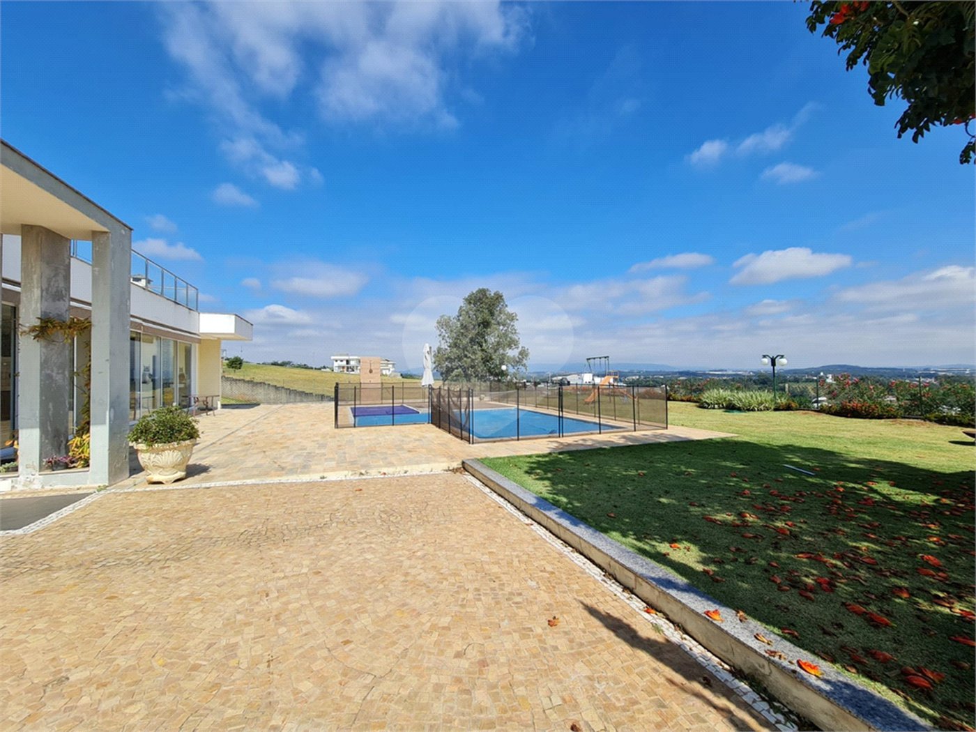 Casa à venda ou para alugar com 4 suítes no condomínio Residencial Jardim Primavera, Louveira - SP