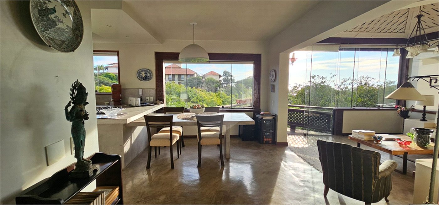 Casa à venda com 4 quartos, sendo 3 suítes, em João Fernandes, Armação dos Búzios, RJ